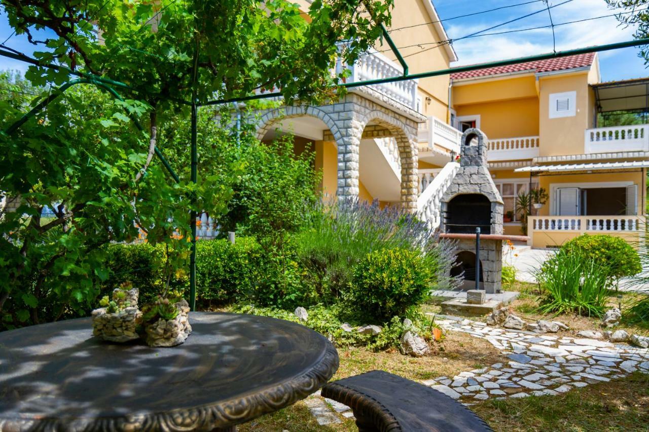 Apartman Haus Maja Banjol 외부 사진